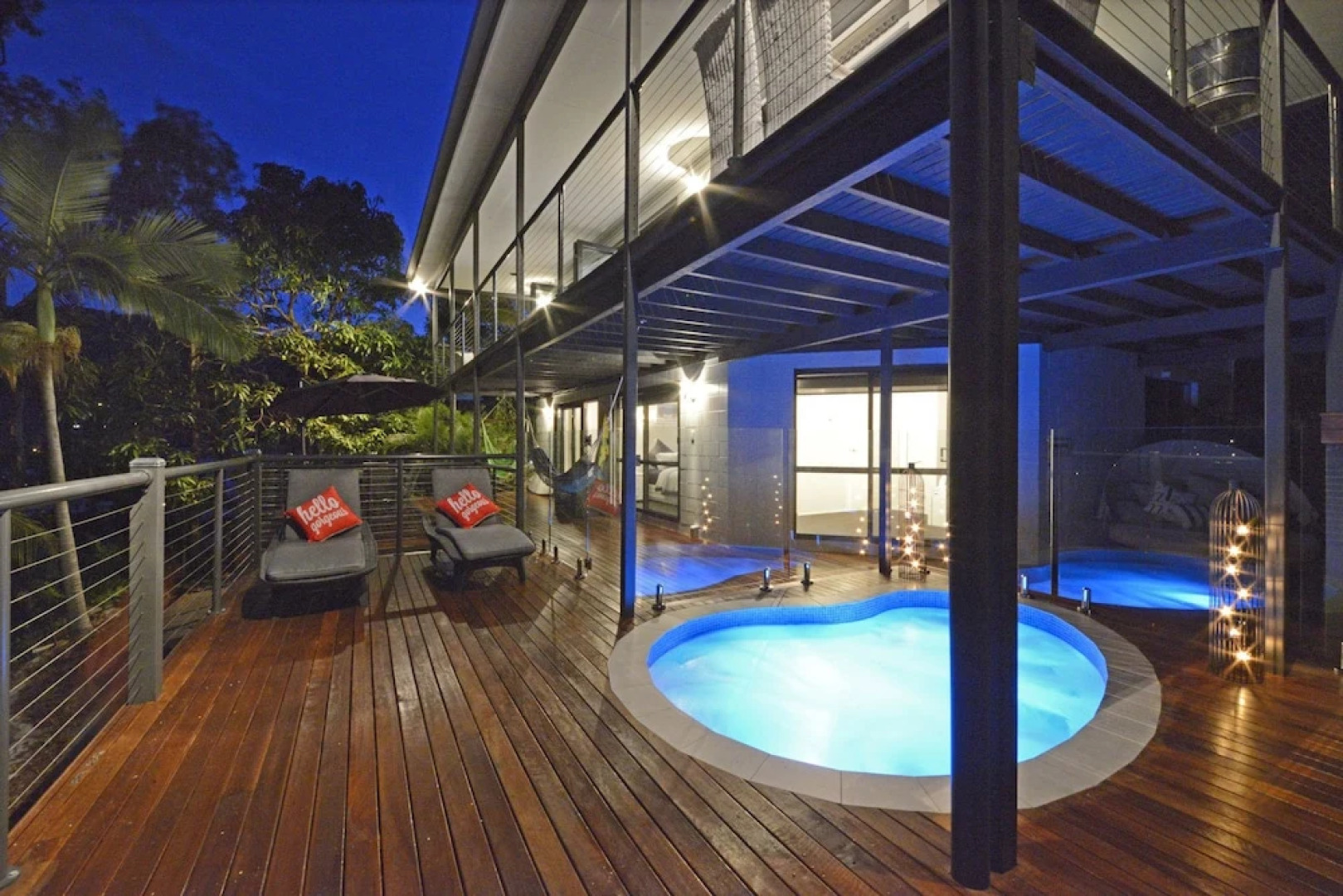 Crusoe's Beach House Ocean Views