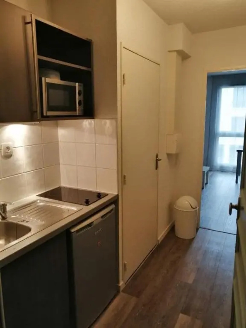 Eté 2022 - Studio meublé résidence 3 étoiles avec piscine intérieure - place parking privé comprise