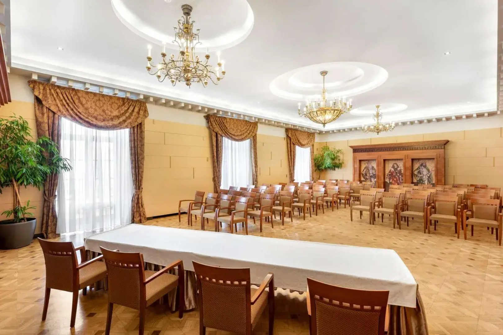 Отель Mercure Szekesfehervar Magyar Kiraly Hotel