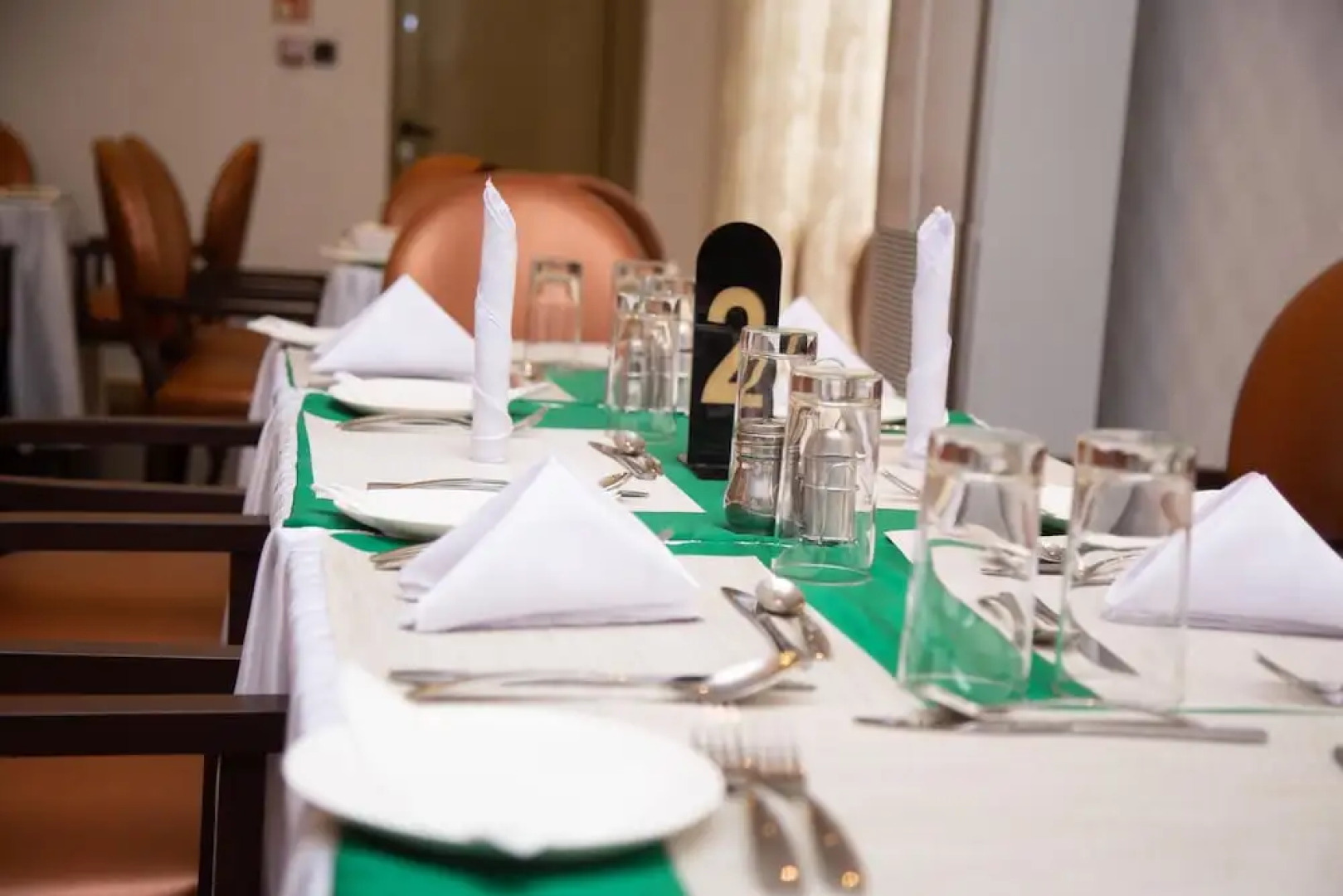 Oak Haven Hotel And Suites