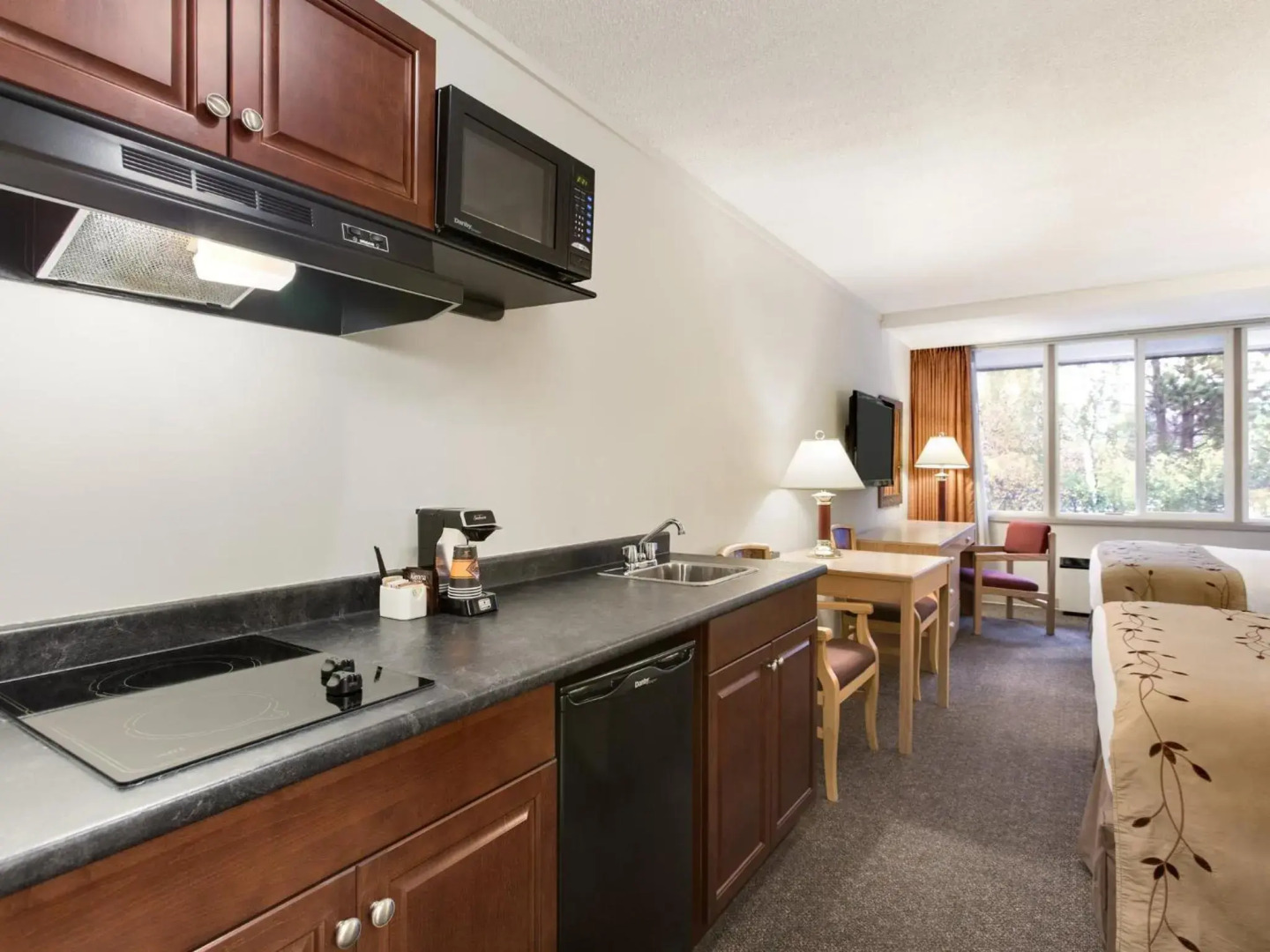 Days Inn by Wyndham Victoria Airport Sidney