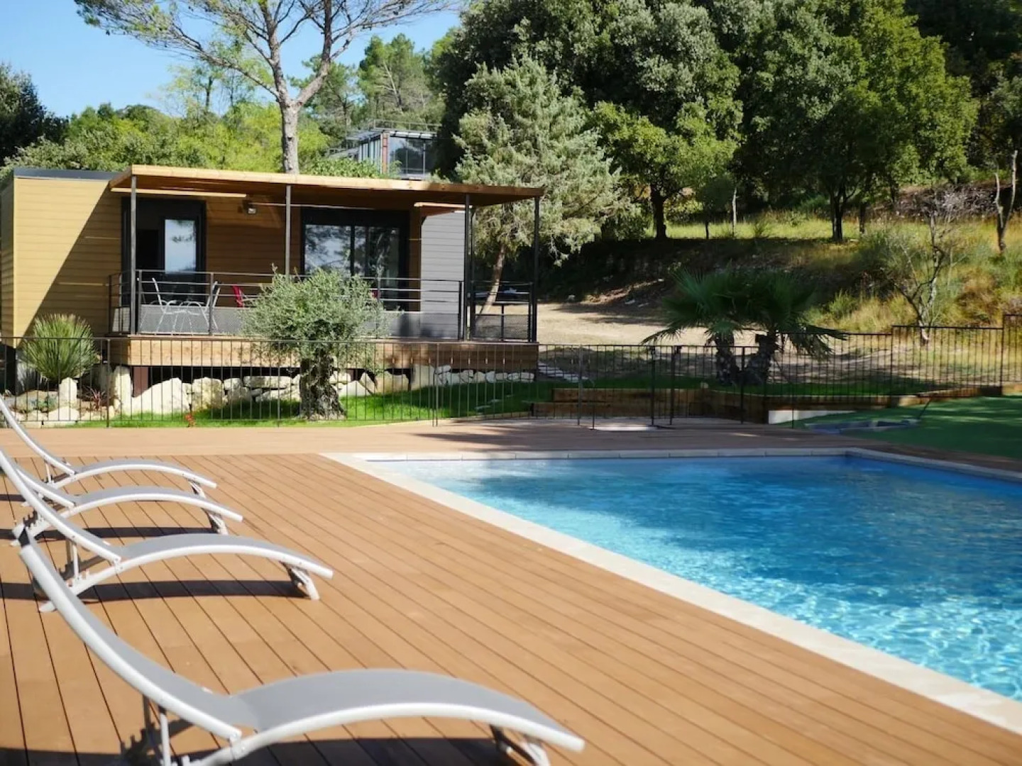 Les Troglodytes du Ventoux