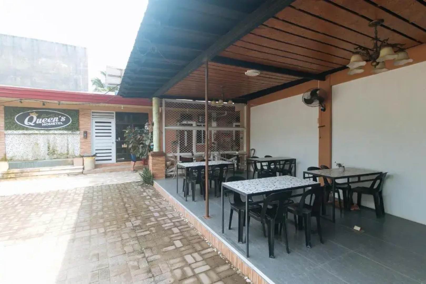 Queens Hometel by Oyo Rooms