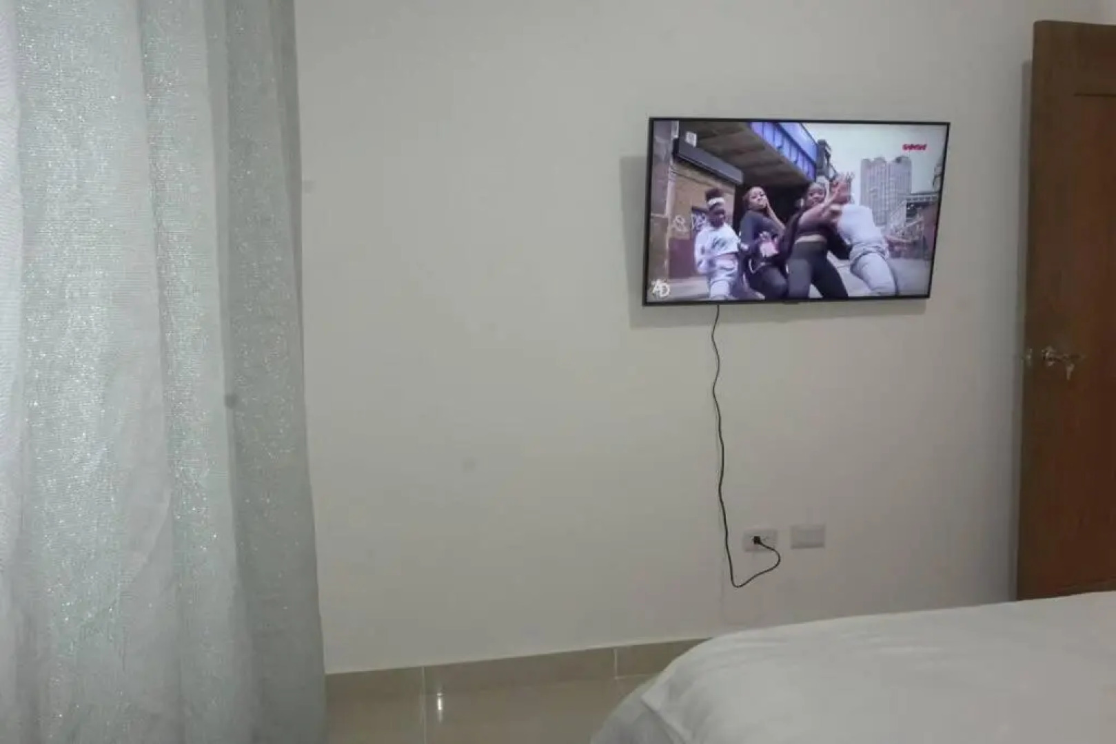 Confidence Luxurious Apartment B5- Gym Pool WIFI