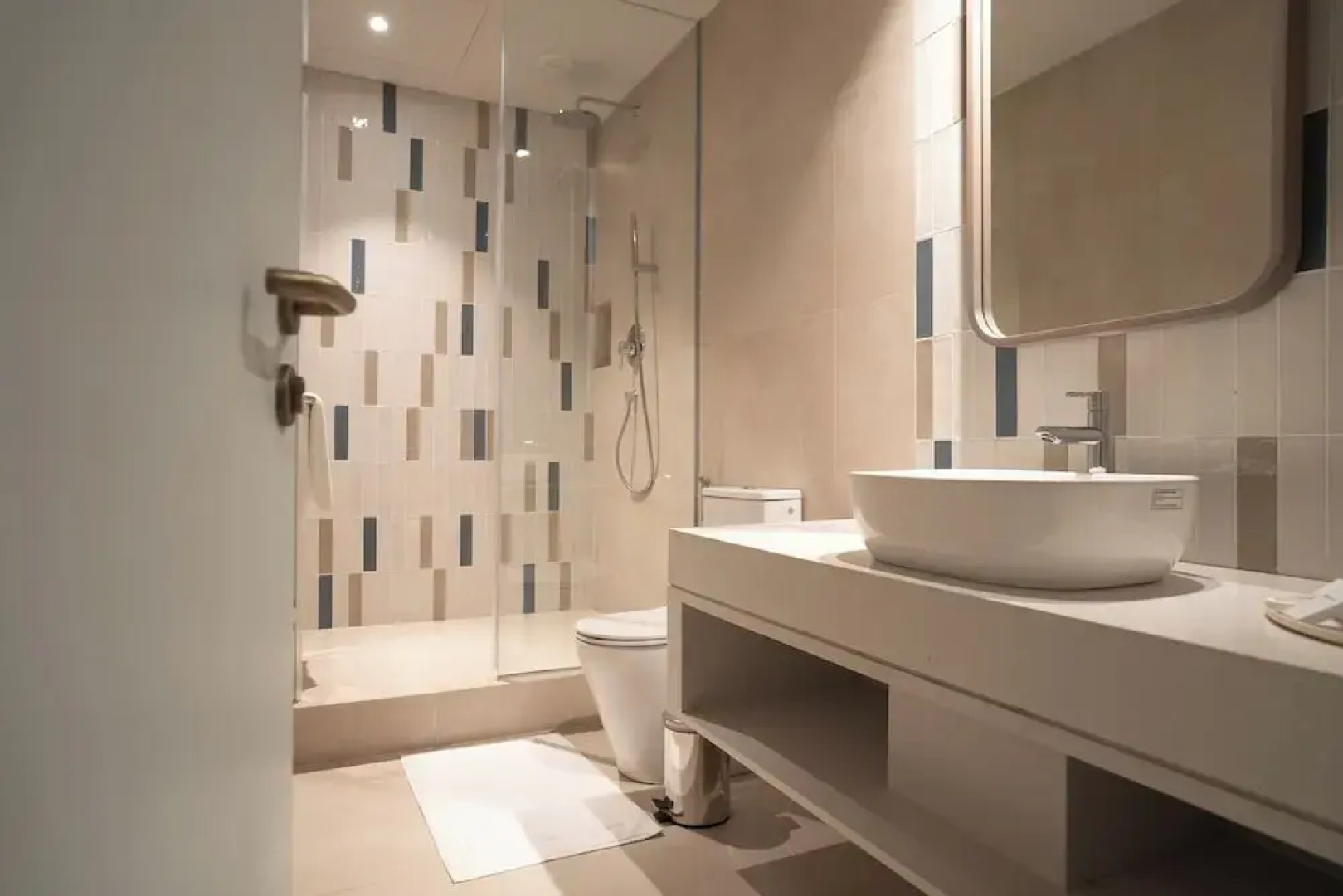 SeSaya Poshtel & Bistro - Colombo's Newest and Finest Poshtel Dorms and Rooms