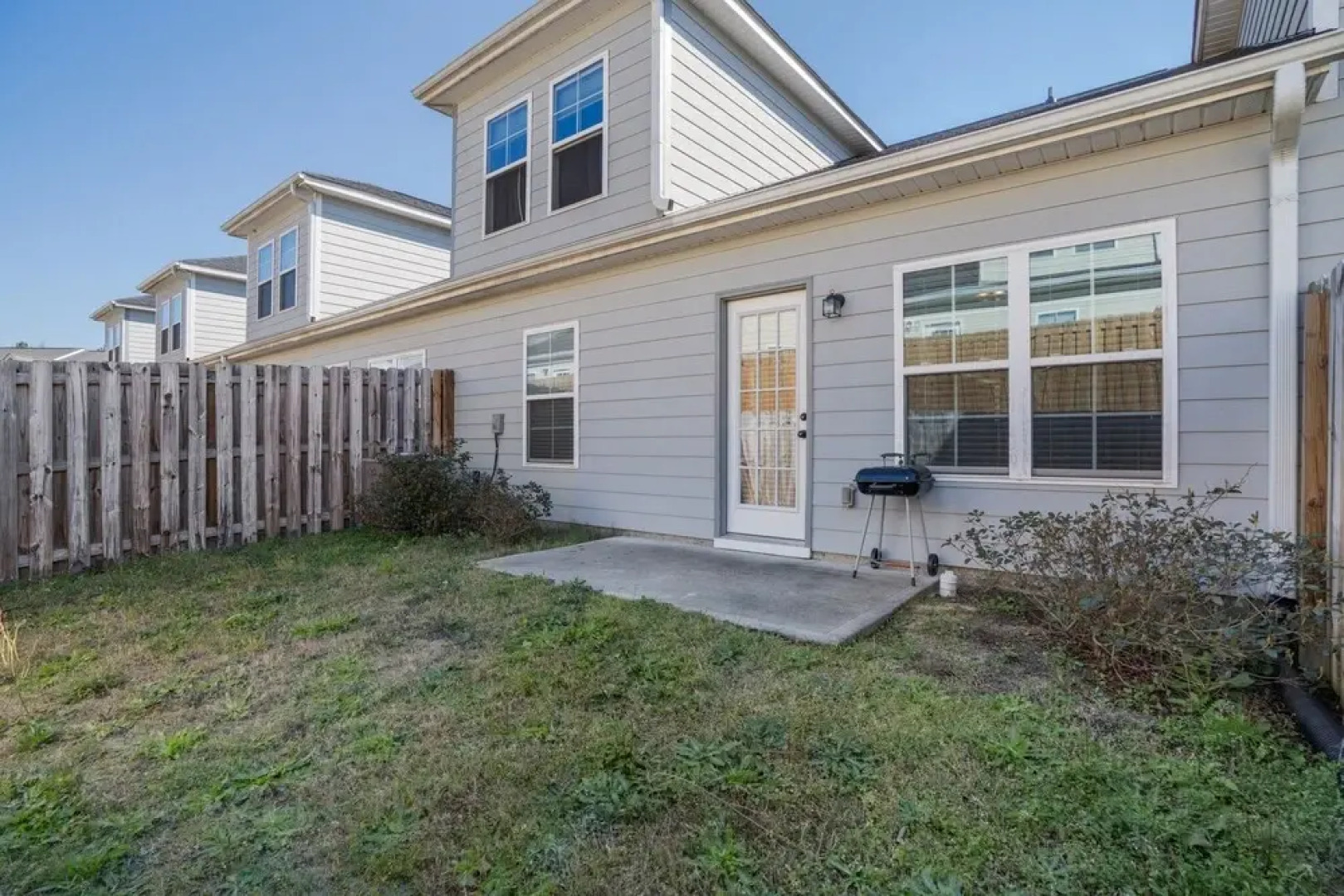 Good Vibes Only - Perfect Home In Quiet Residential Area With Work/study Space 4 Bedroom Townhouse by Redawning