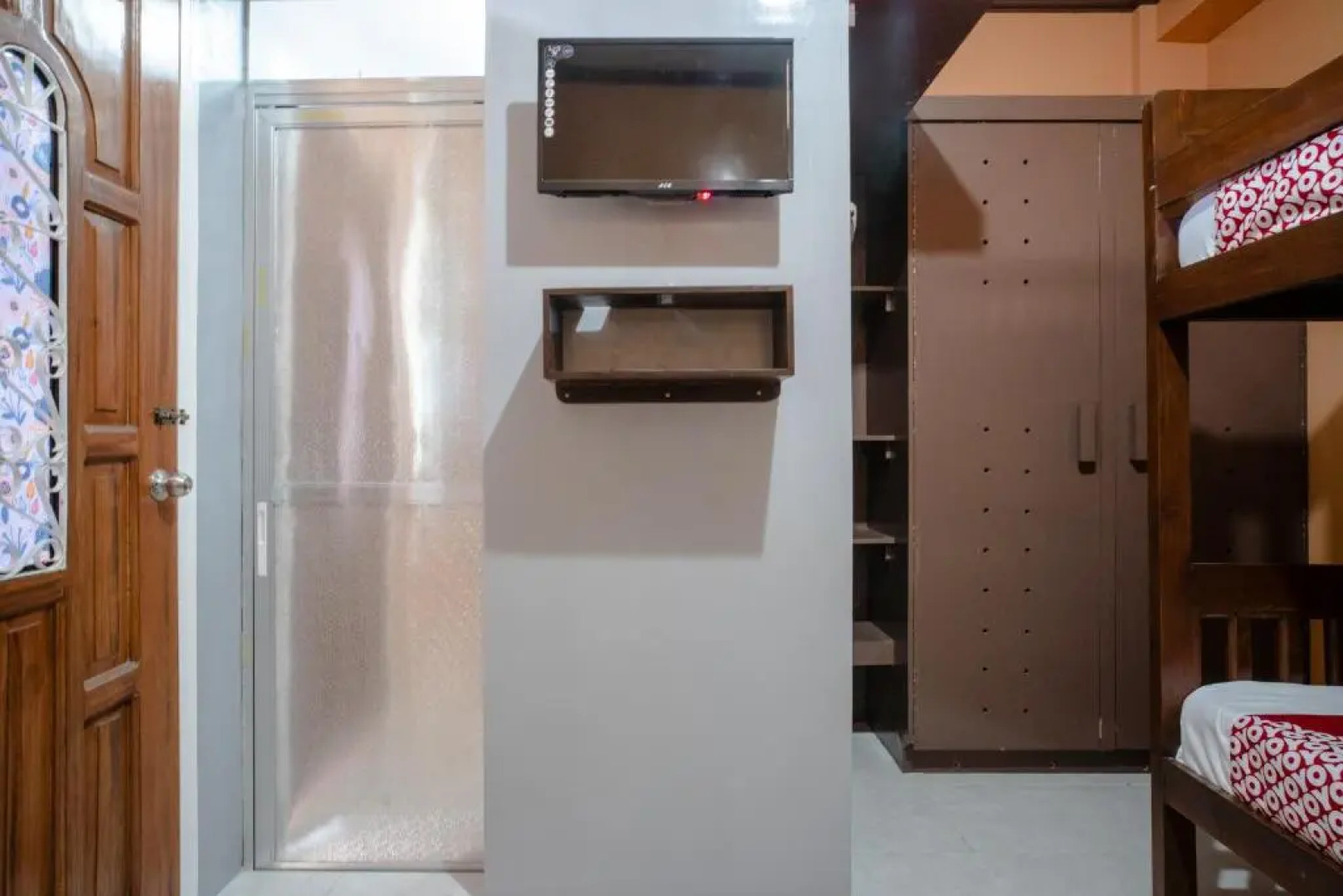 OYO 702 Queens Hometel