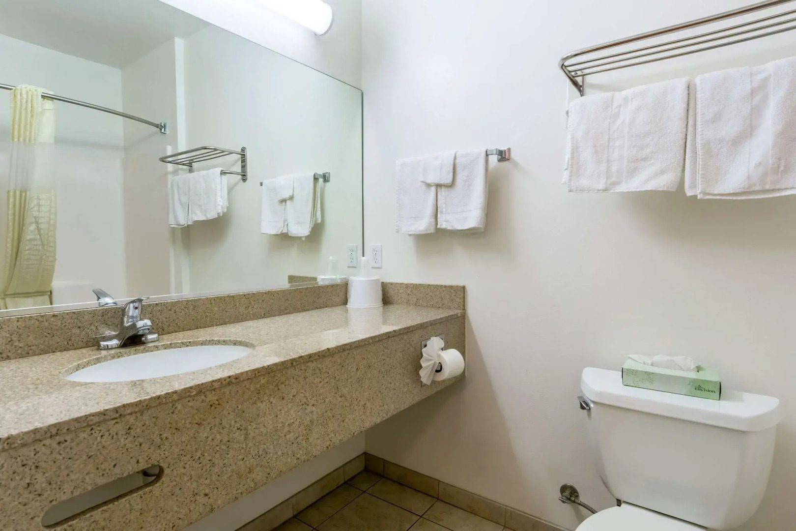 Studio 6 Bakersfield, CA