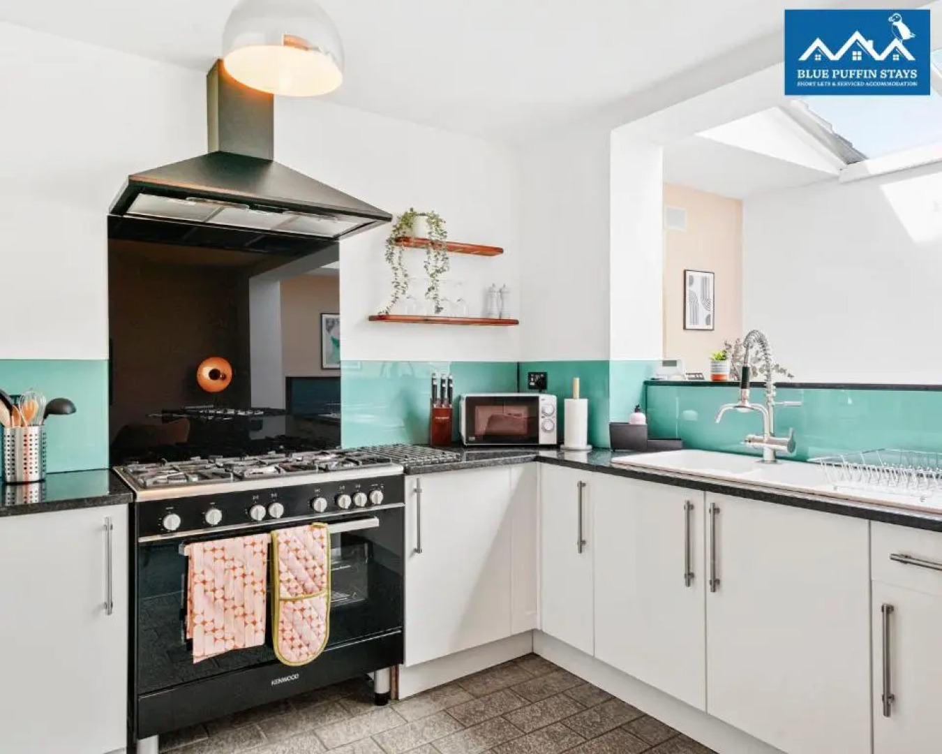 4 Bed Luxury Design House By Blue Puffin Stays with Hot tub, Foosball & Parking