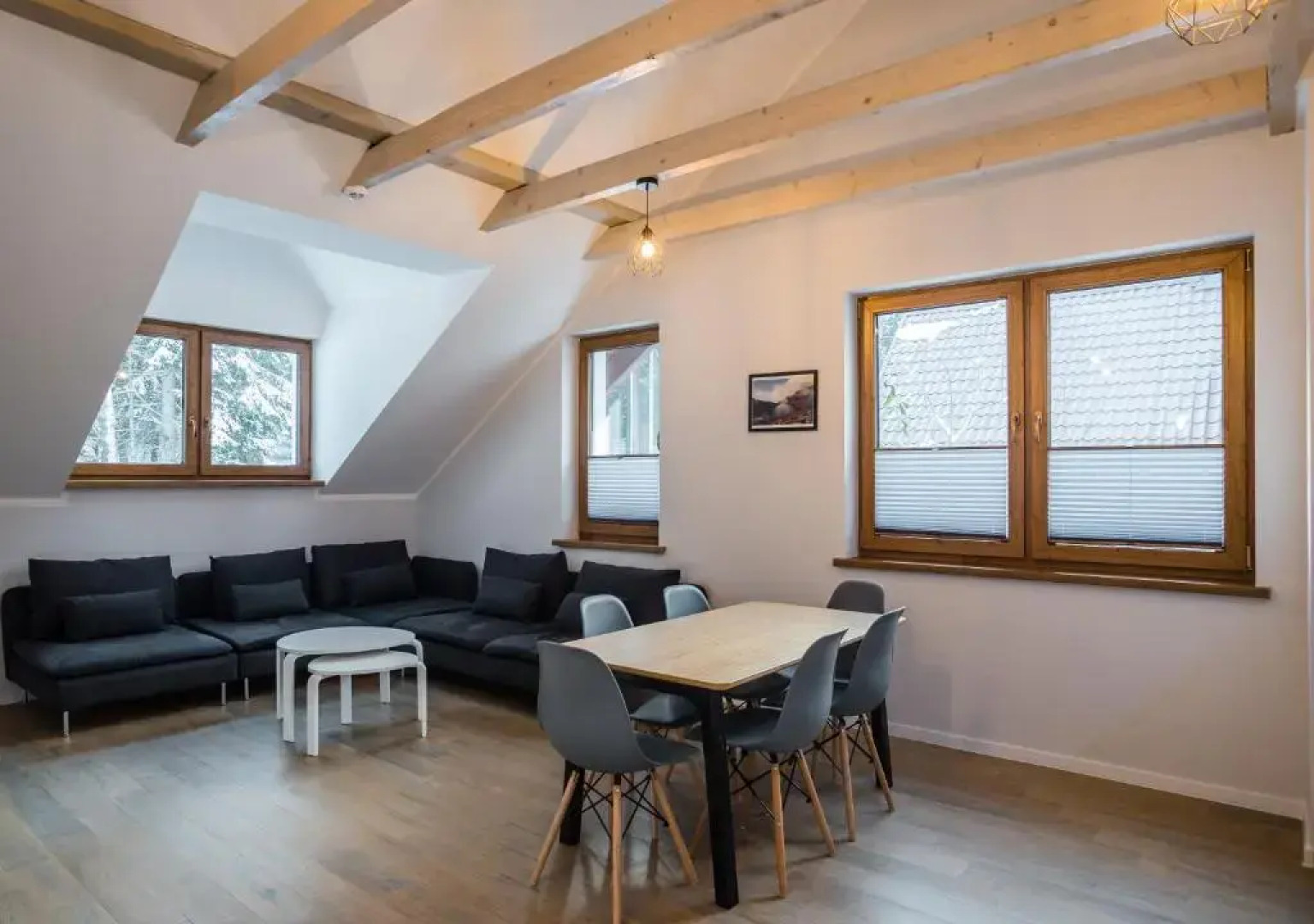 Aston -domek przy lesie, przestronny