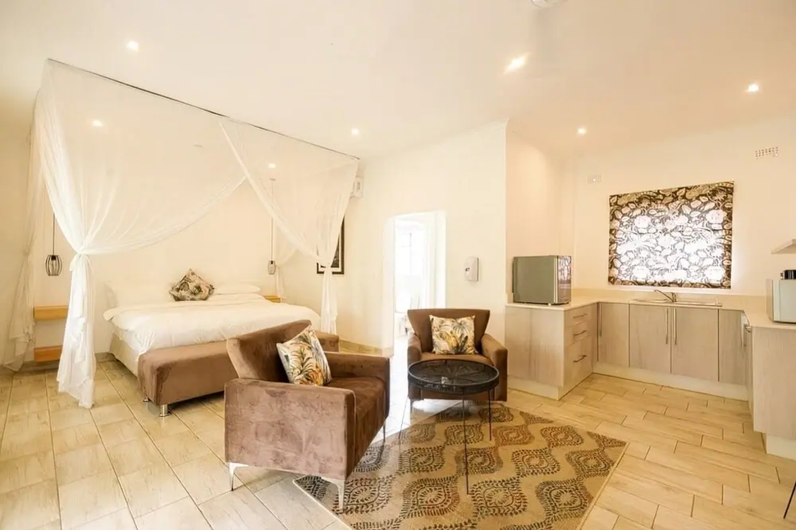 Room in Lodge - Luxury Suite in Zambezi Boutique Lodge 10