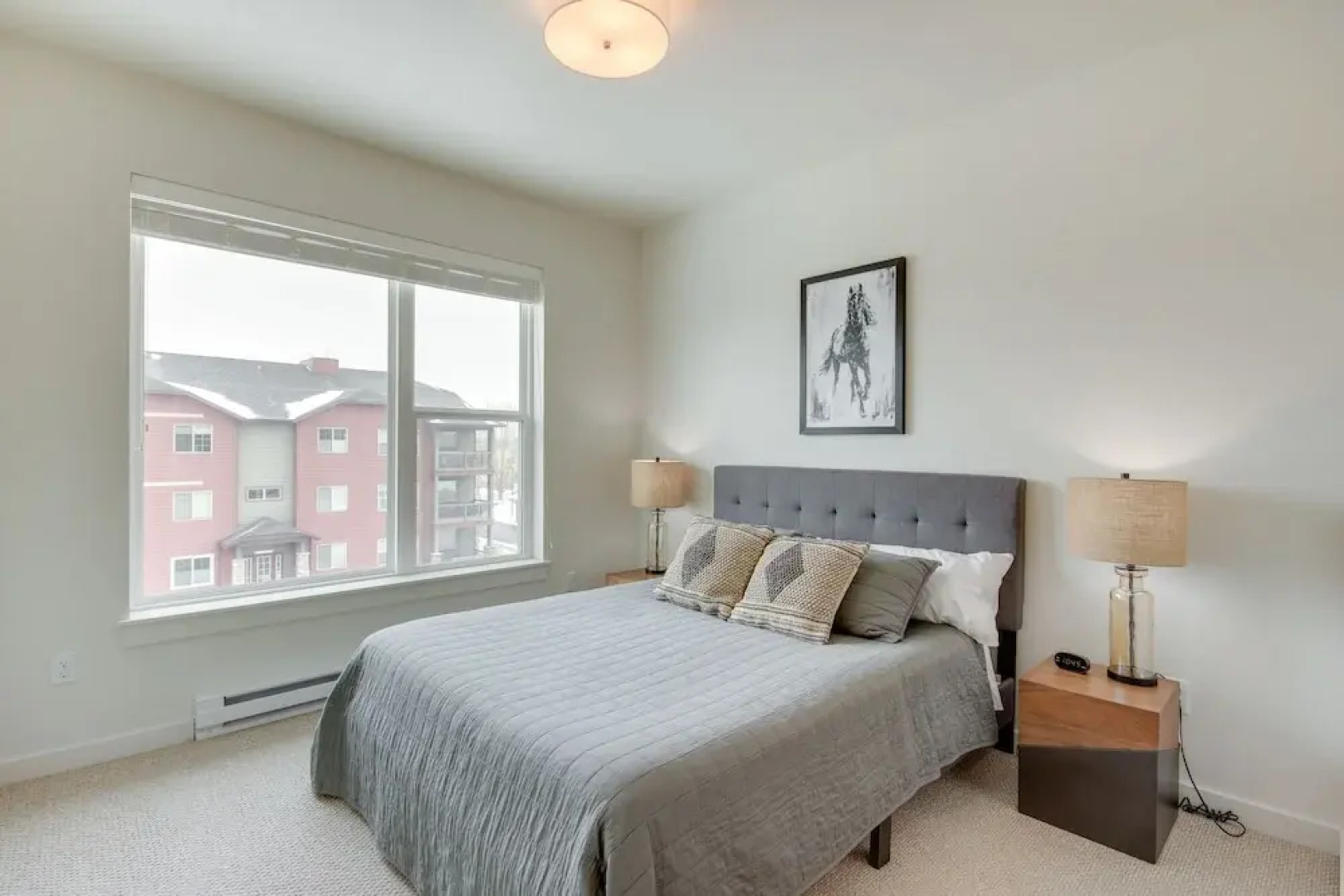 Livingston Condo w/ Balcony - 2 Mi to Downtown!