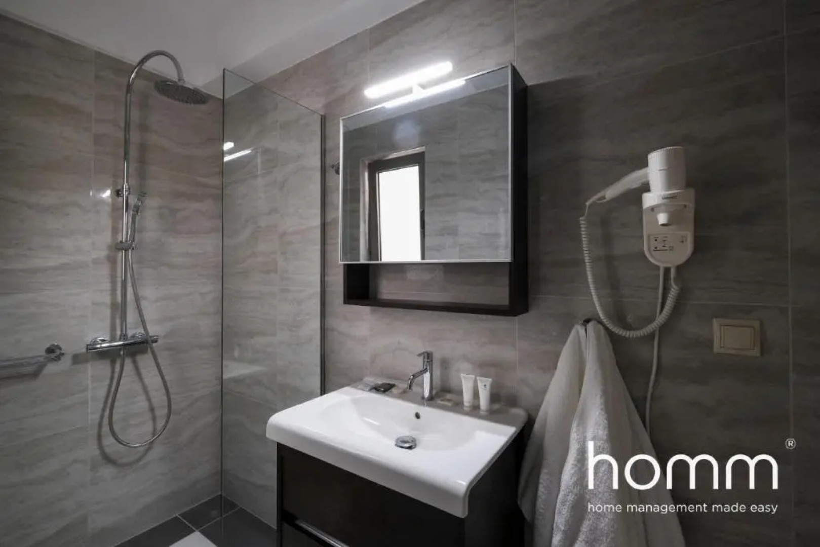 Spacious & Minimal Paiania homm 10min to Airport