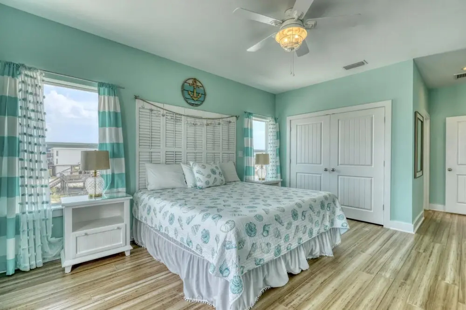 Salty Seahorse - Waterfront! Pet Friendly! Game Room, Pool Table, Beautiful Views - Room For The Whole Family 4 Bedroom Home by RedAwning