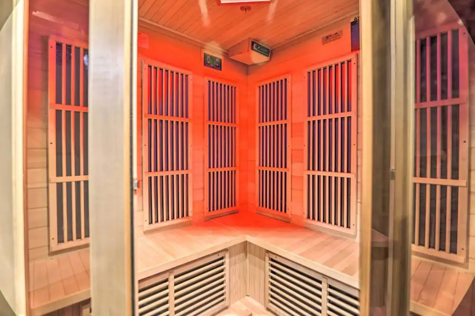 Sunroom, Fire Pit + Sauna: Lake Locust Village Gem