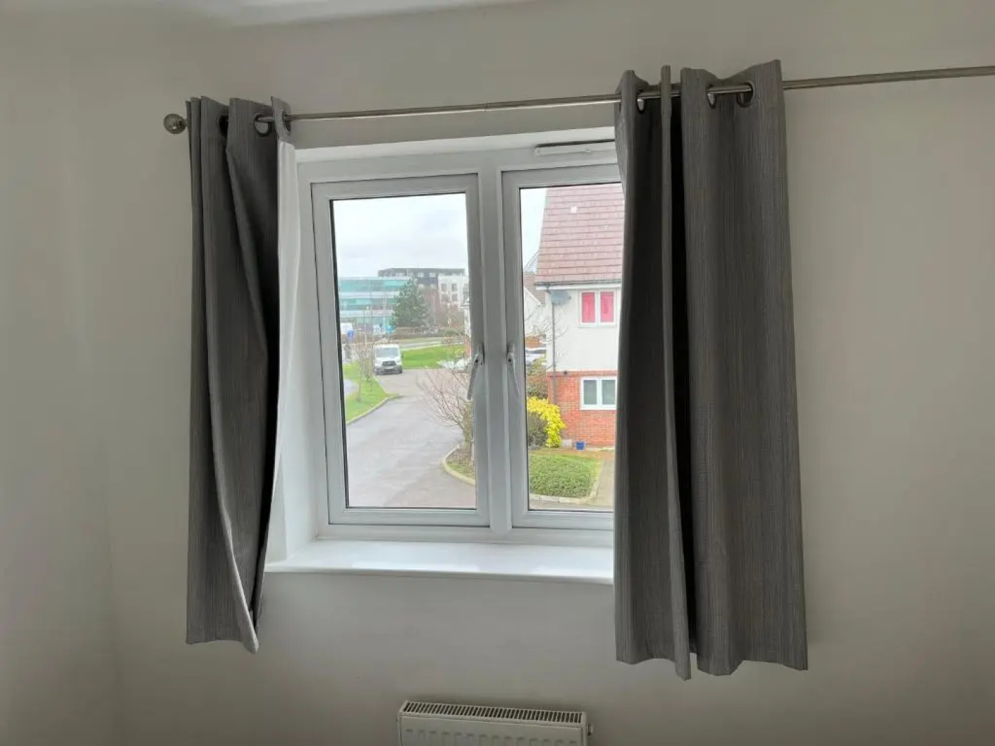 Charming 2-bed Terraced Home in Dartford
