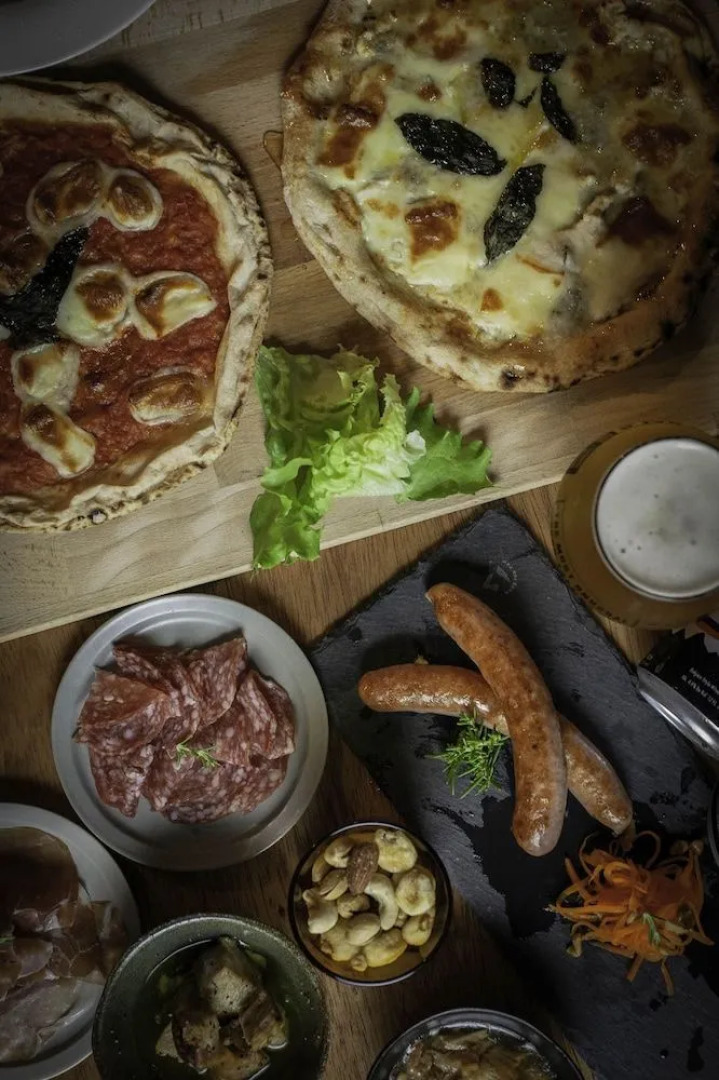 FOLK FOLK Hostel, Cafe & Bar