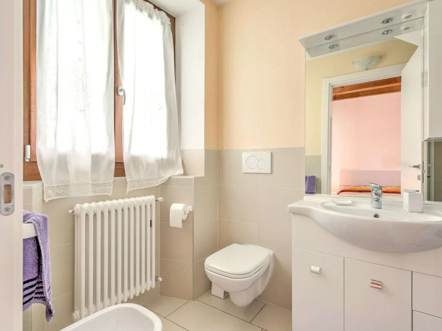 Modern Holiday Home with Swimming Pool in Gravedona