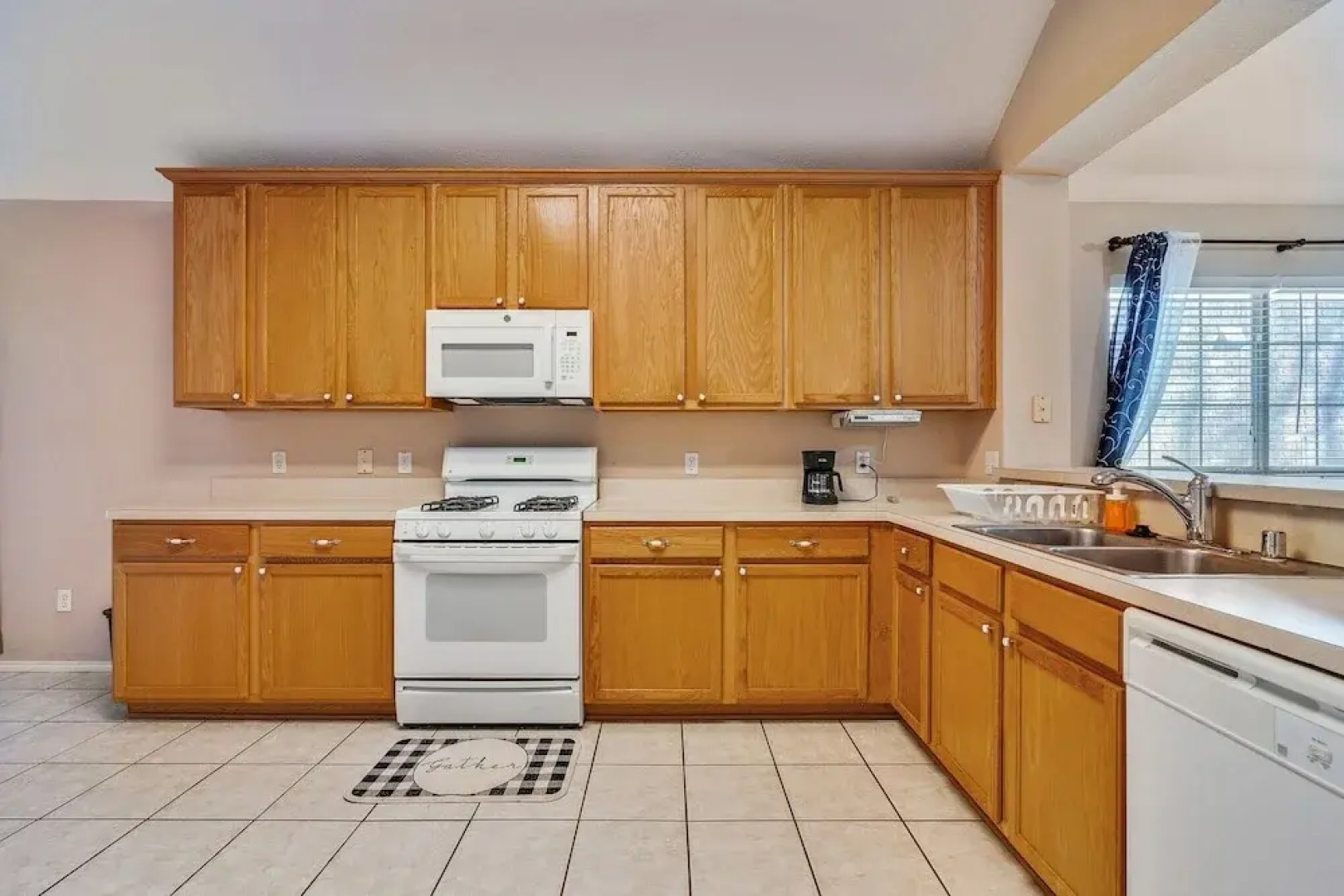 Centrally Located 3-bedroom and 2-bath The Colony Home With Great North Dallas Access 3 Home by Redawning