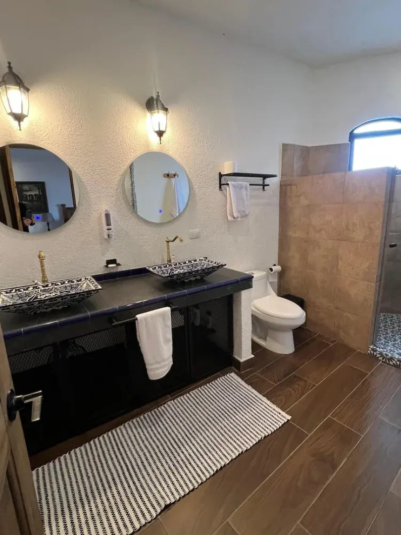 Casa Colonial en Pueblo Mágico by Adhoc