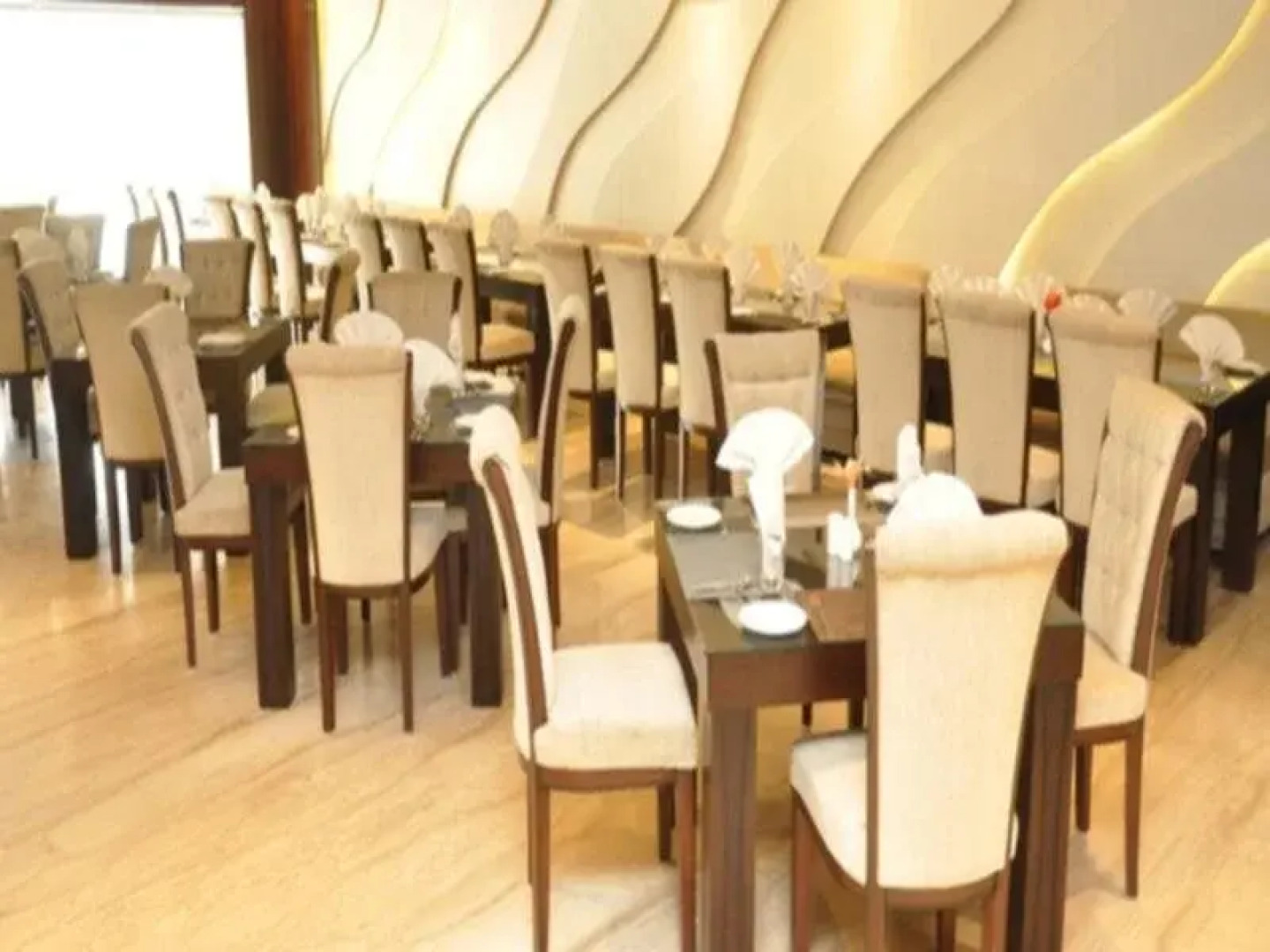 UNA Smart Radiant Plaza