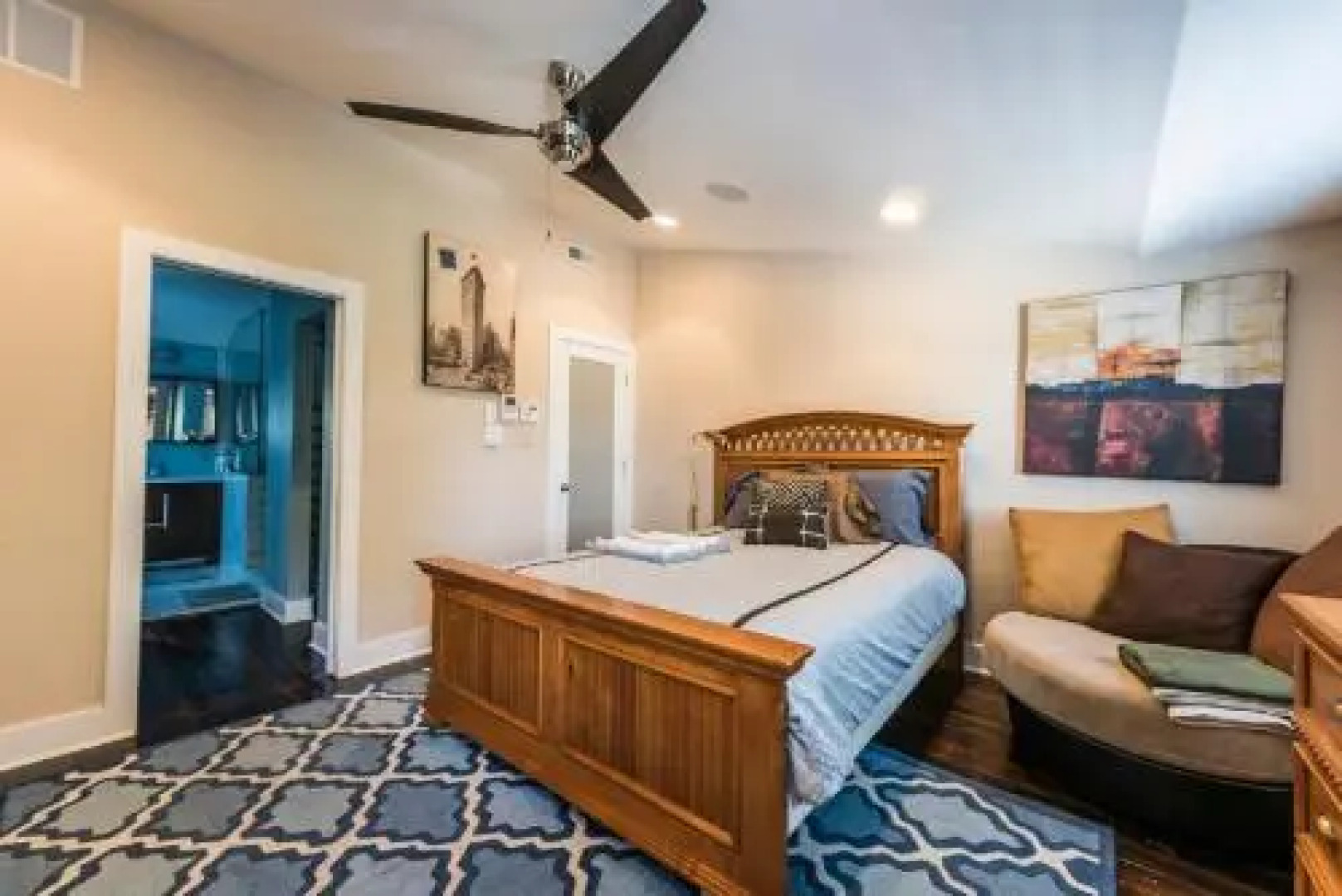 Gorgeous! Parking! Park Front!