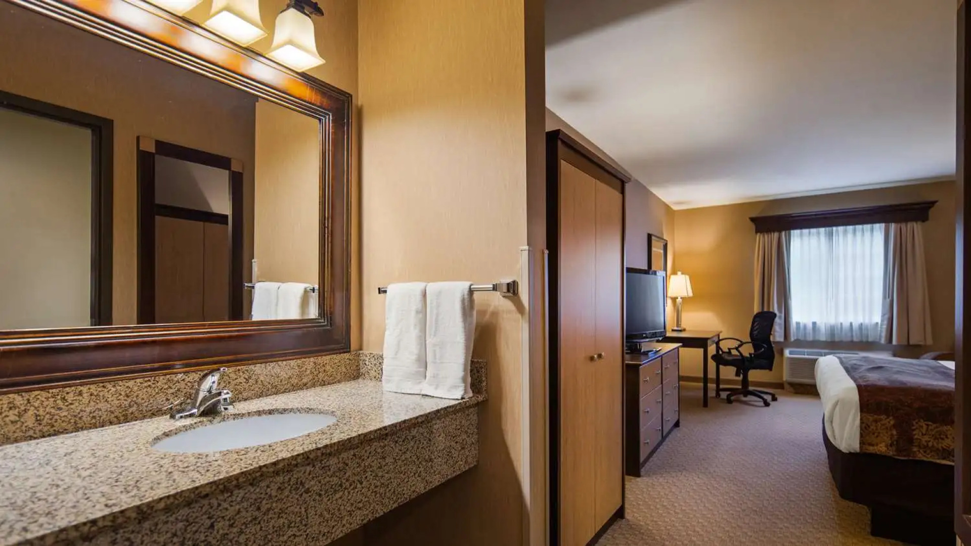Best Western Crandon Inn & Suites