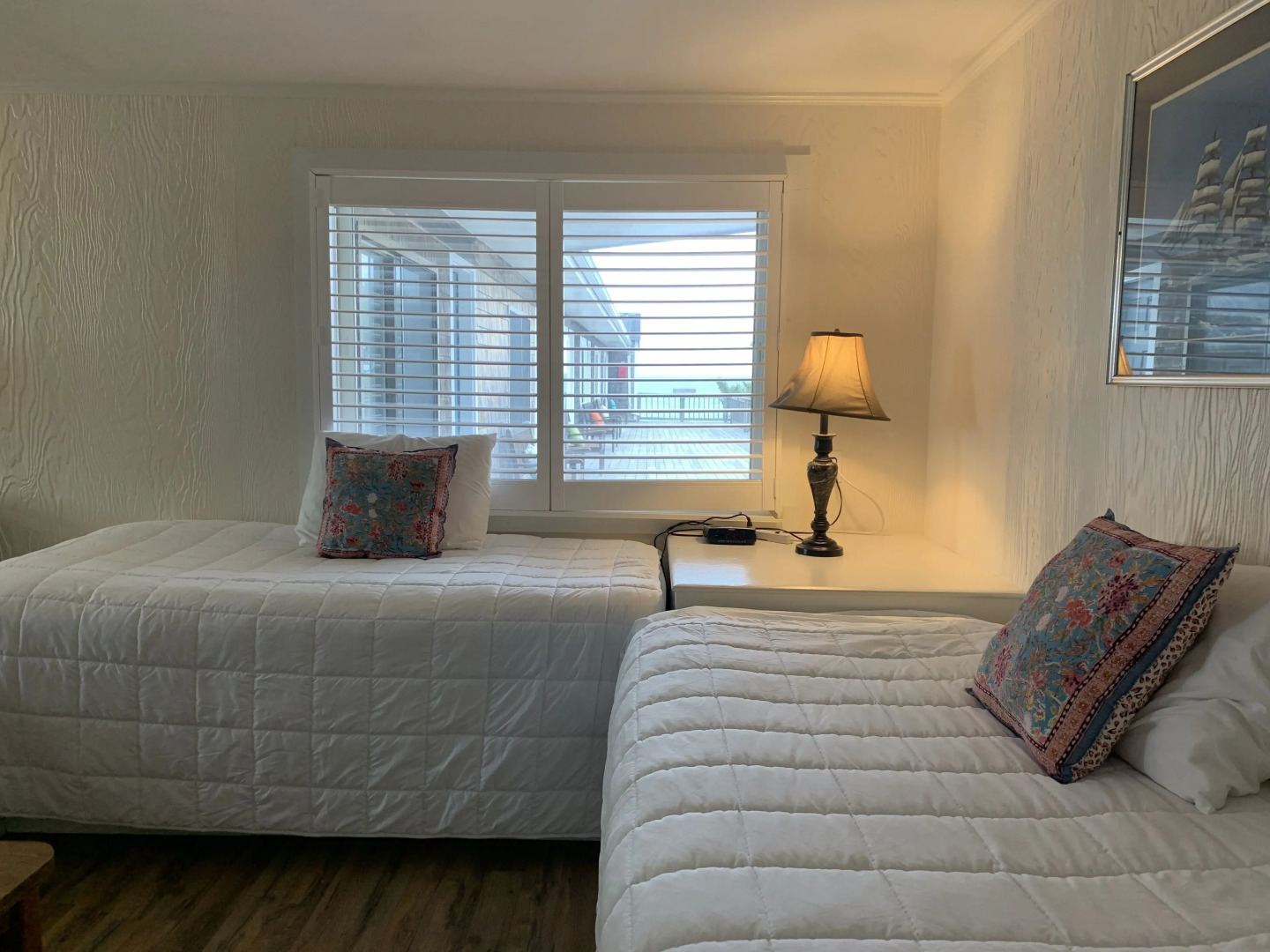 Vineyard Harbor Motel - Private Beach