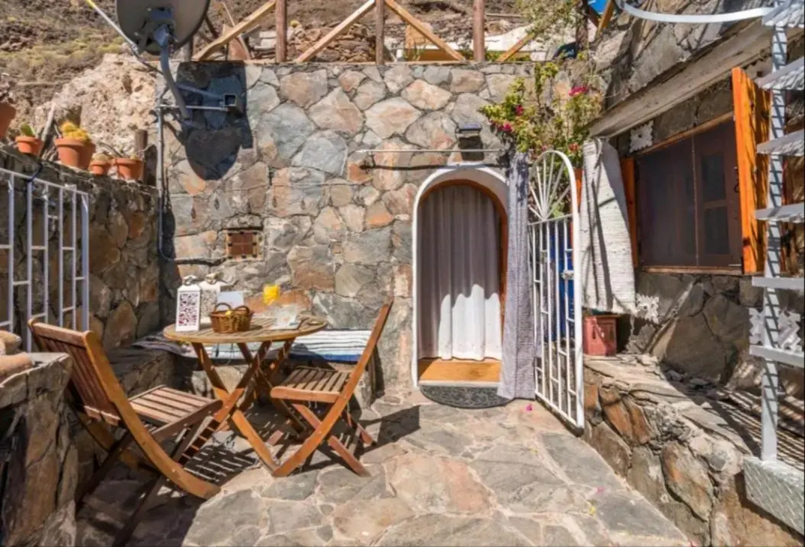 Silence's Cave Rural House