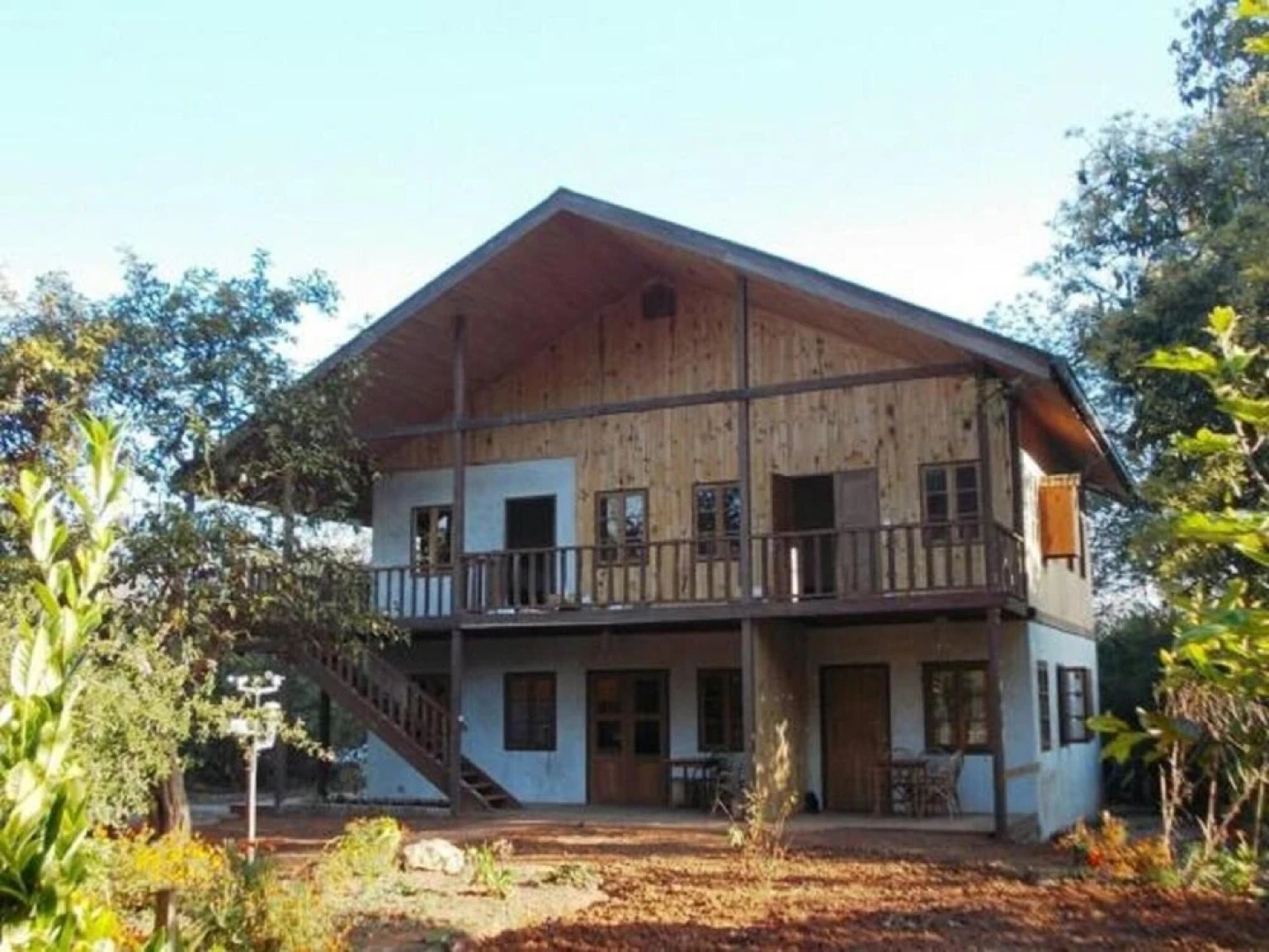 Thitaw Lay House B & B