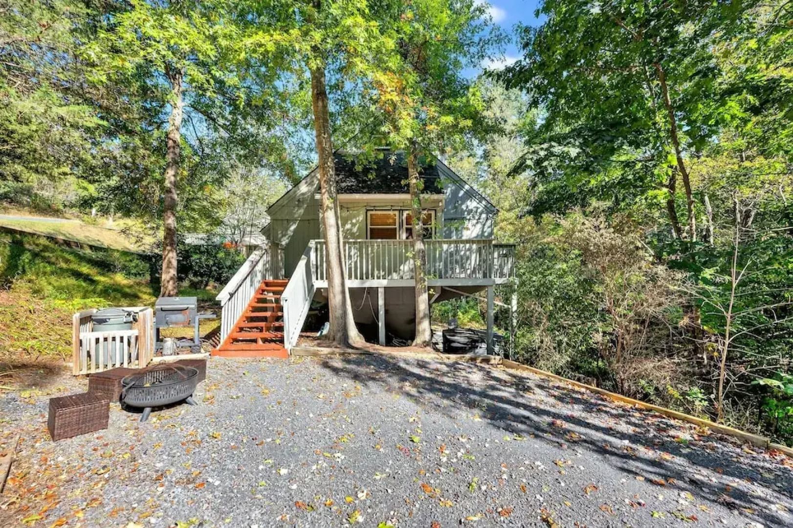 Mountain Escape With Hot Tub & Stargazing 3 Bedroom Cabin
