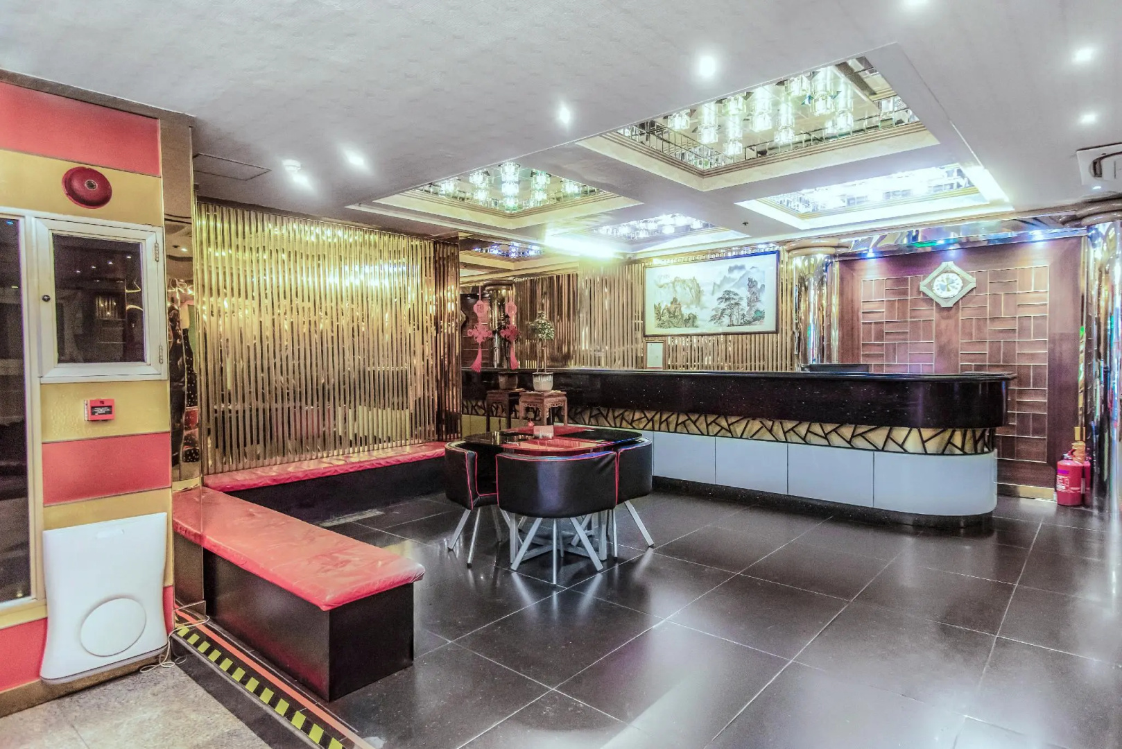 Holiday Hotel