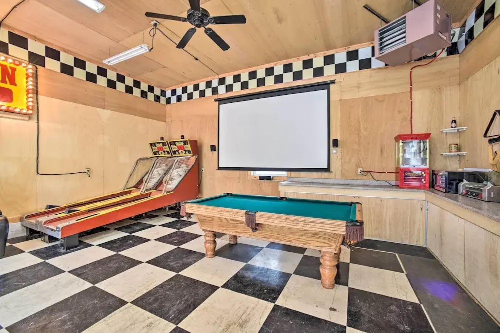 Lovely Fort Ann Lodge - 10 Mi to Lake George!