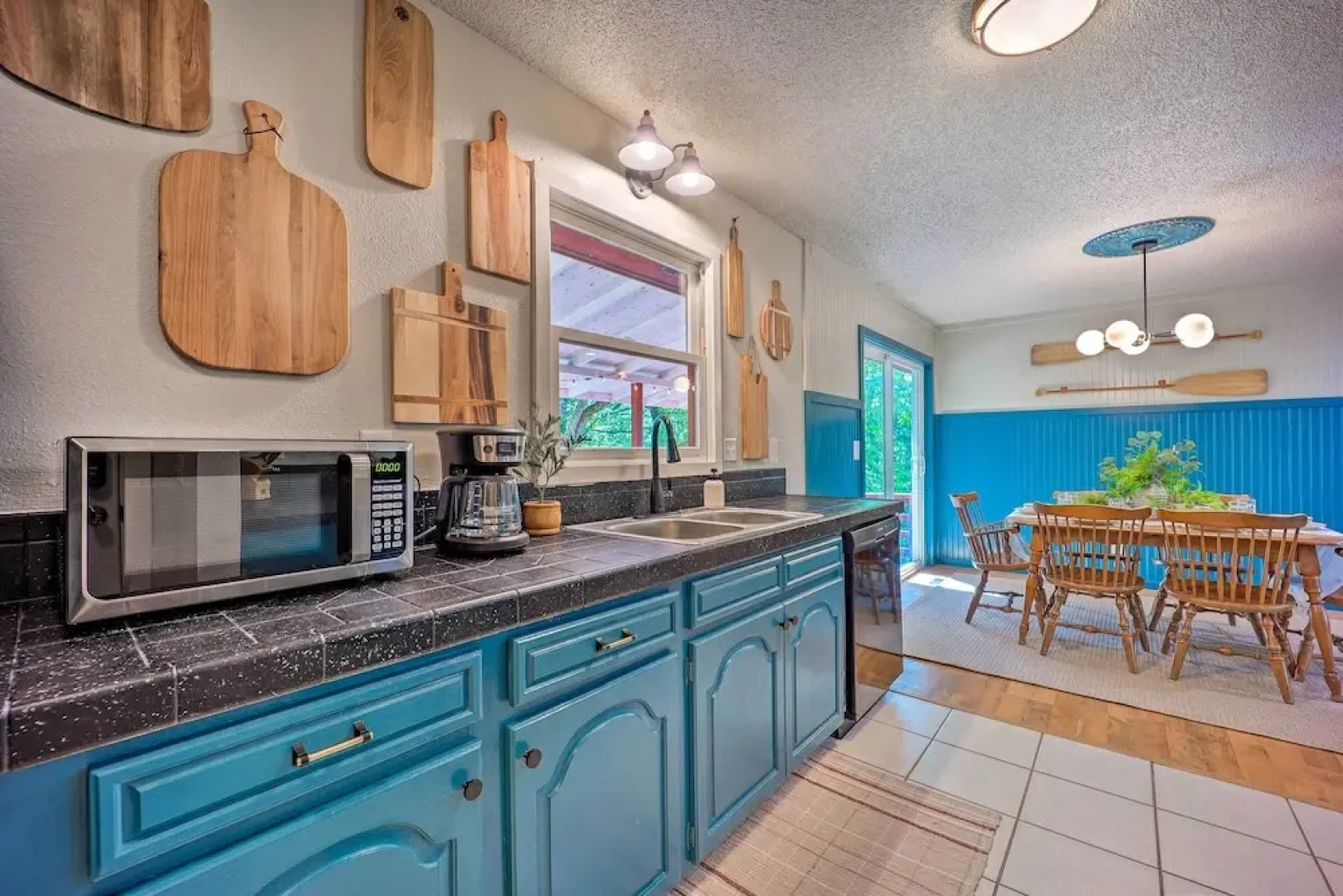 Dog-friendly Bella Vista Home w/ Grill + Deck