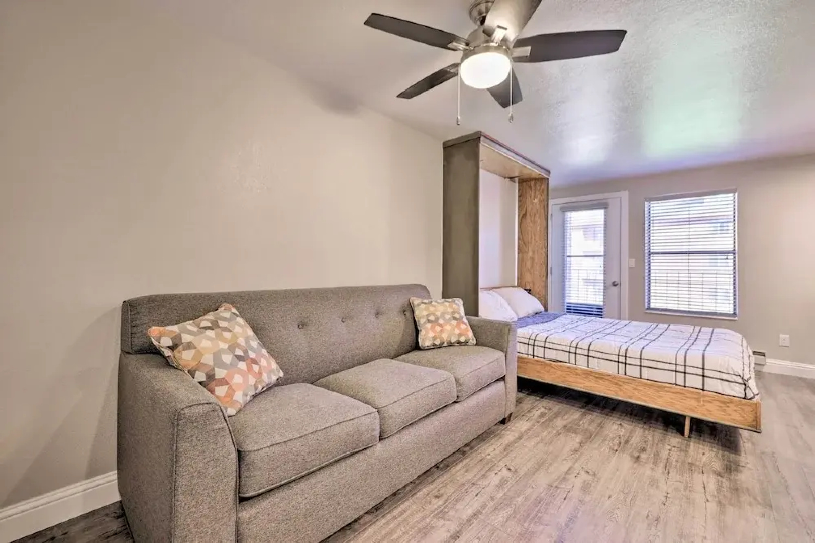 Cozy Studio w/ Balcony, Walk to Brian Head Resort!