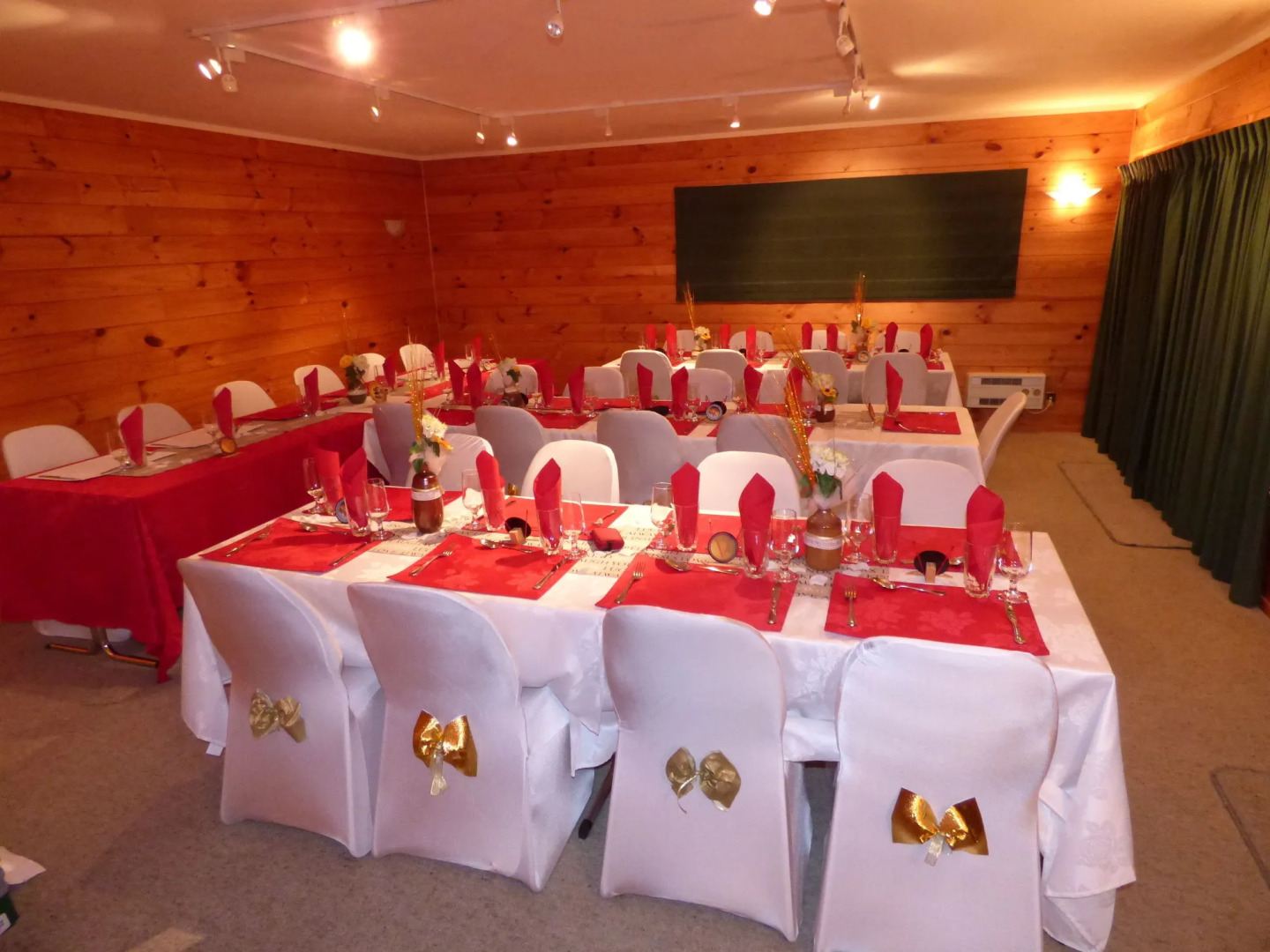 Cedarwood Lakeside Motel & Conference Venue