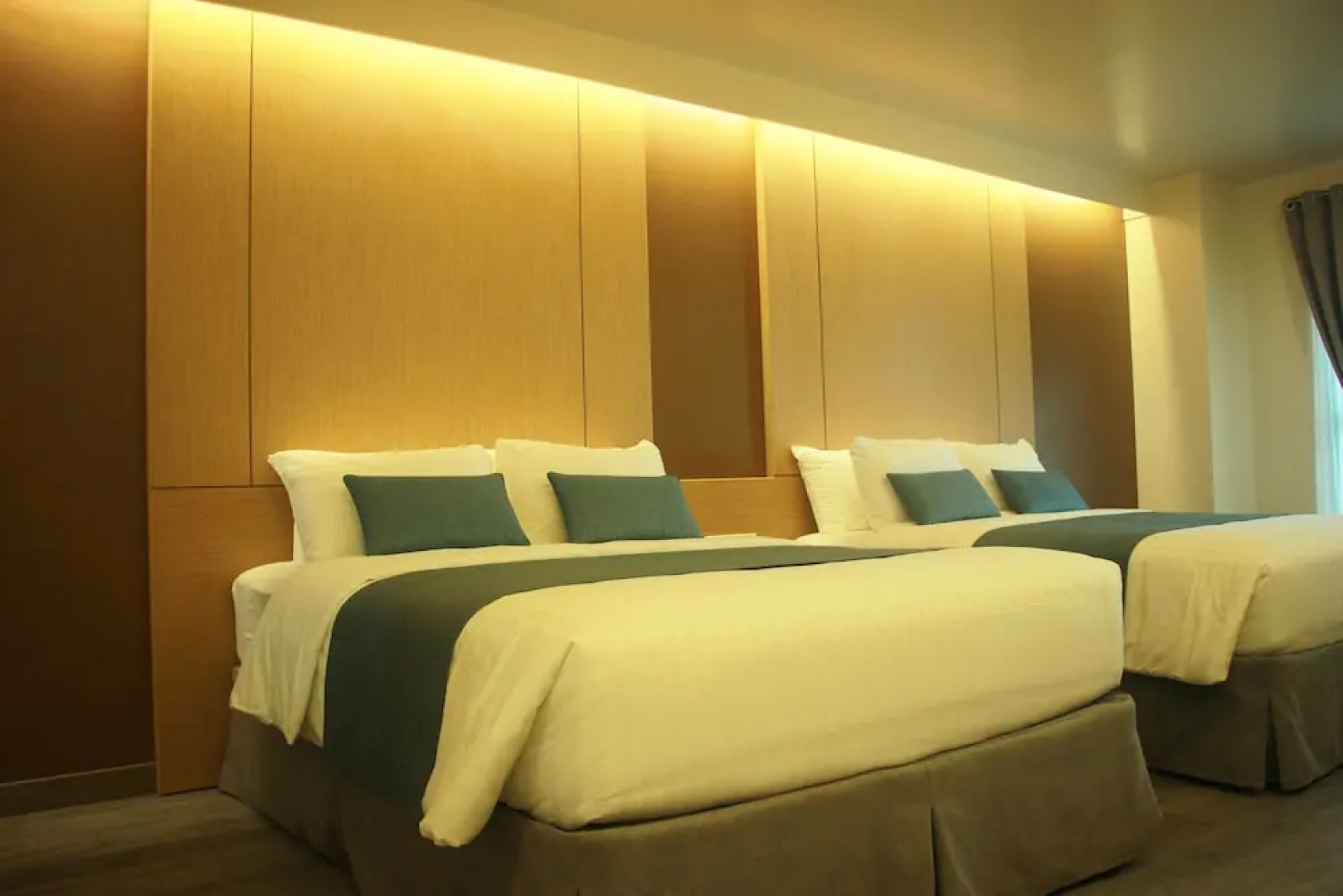 West Plaza Hotel at Lebuu Street