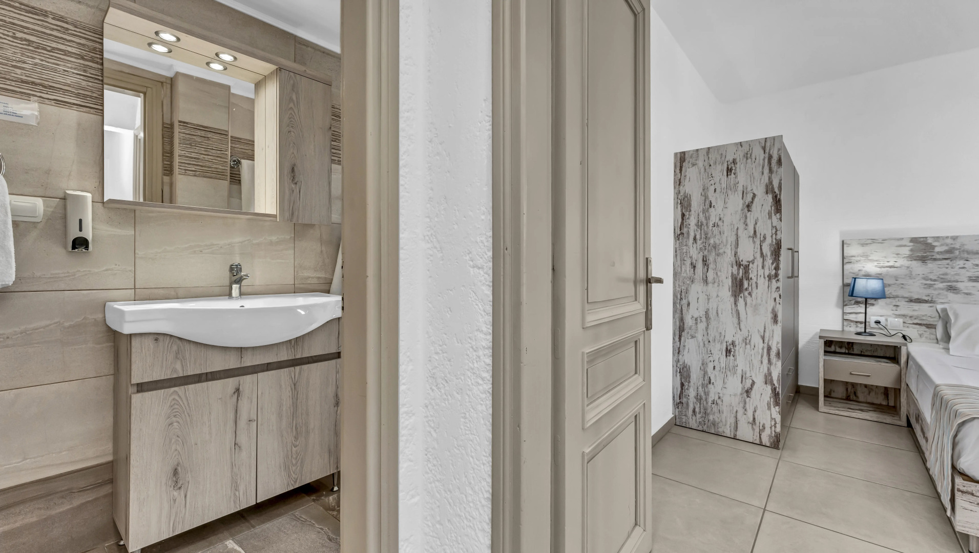 Evina Rooms & Suites