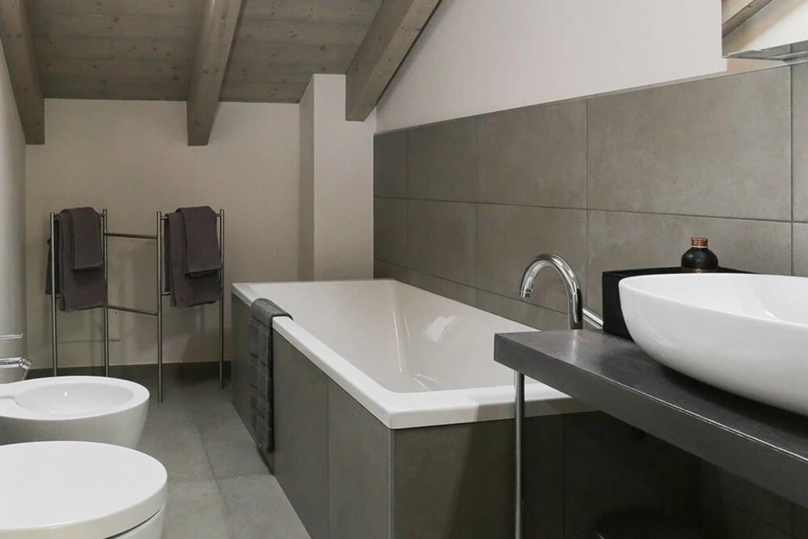 Stunning Family Friendly Italian Lakes 3 bed Villa With Pool, Wifi, Bbq, Lake Views