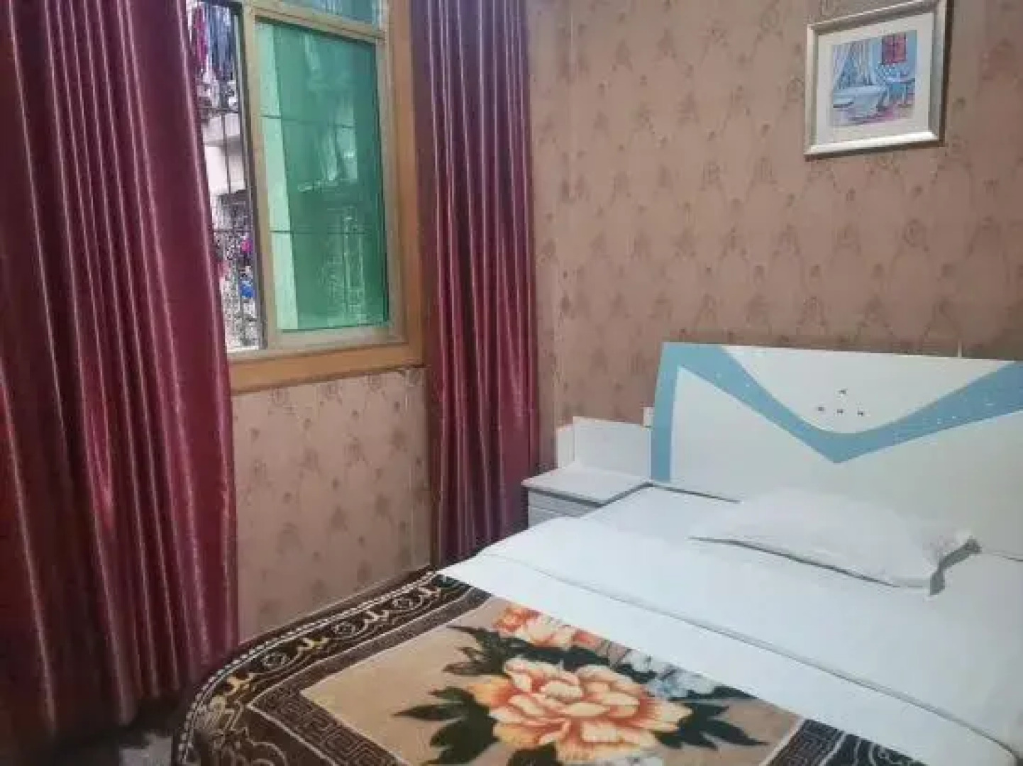 Yuechi Famous City Hotel