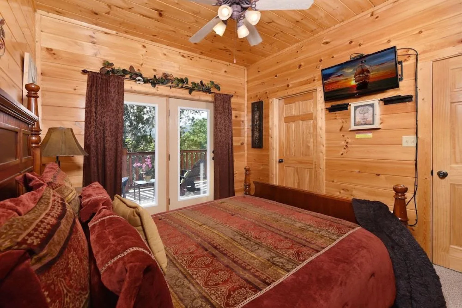 Knockin' On Heaven's Door - 5 Br cabin by RedAwning