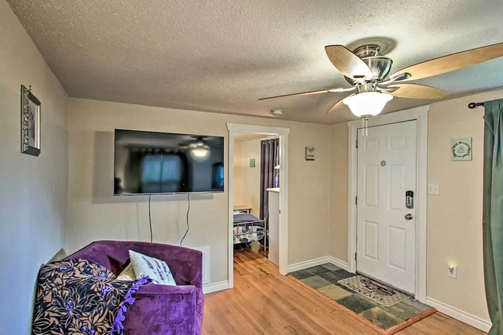 Lovely Tacoma Cottage w/ Fire Pit, Near Dtwn!