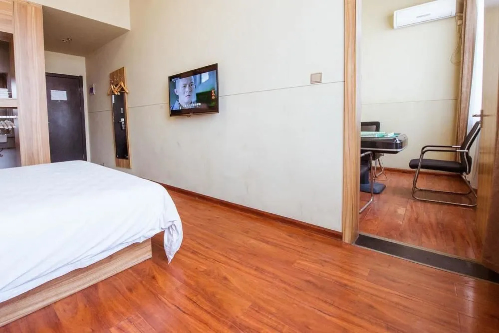 Biway Mansion Hotel (Puyang Jingkai Avenue Stadium Branch)