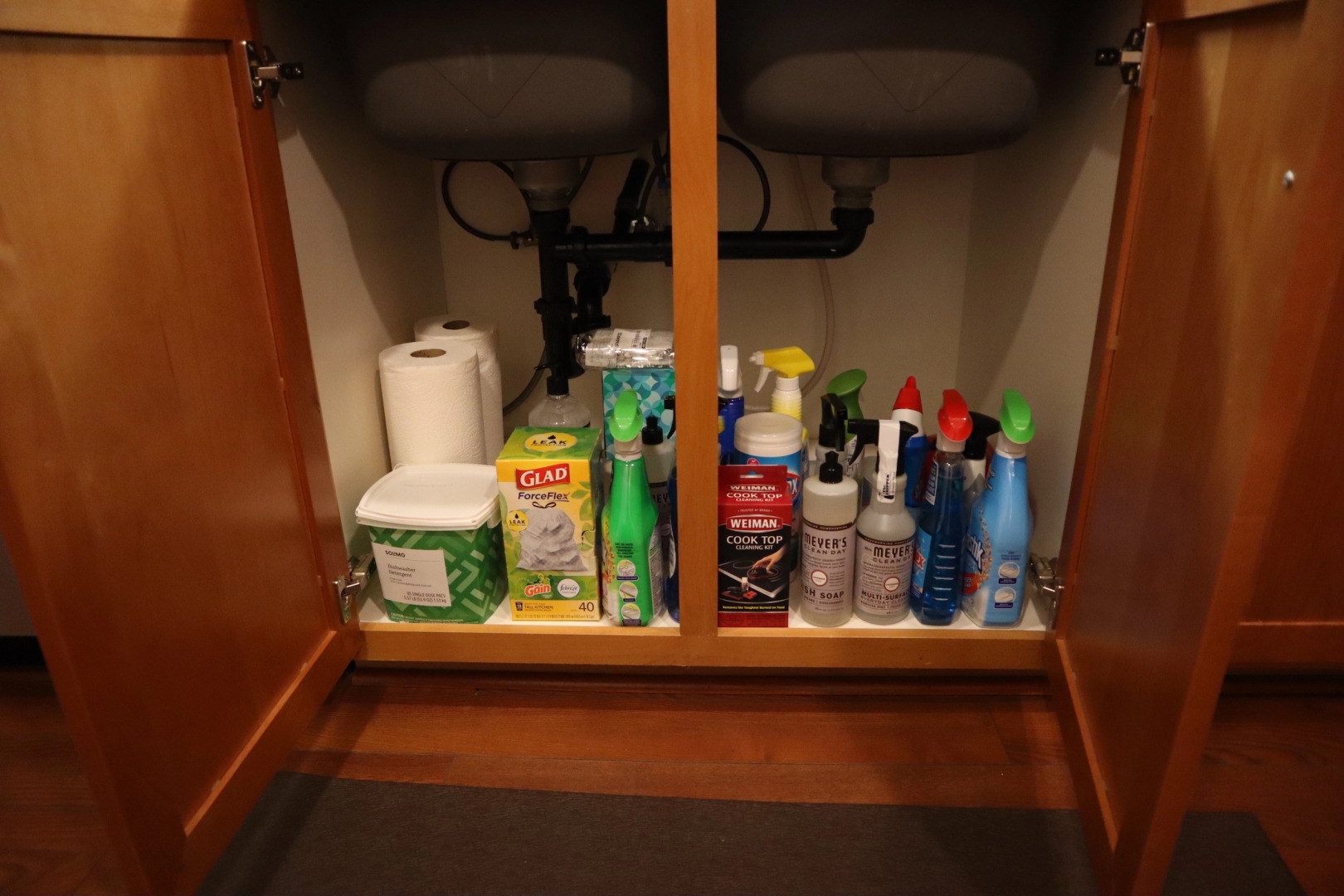 Modern, Upgraded Apartment - fast wifi and parking!