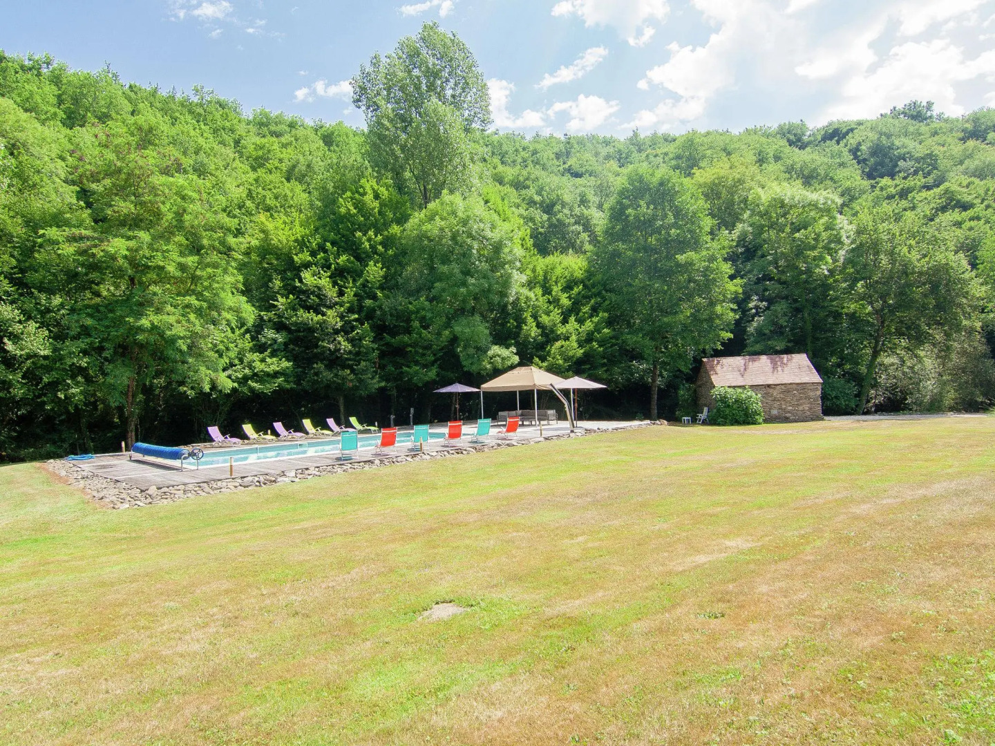 Authentic farmhouse with heated pool (12x6) close to a river on a beautiful spot