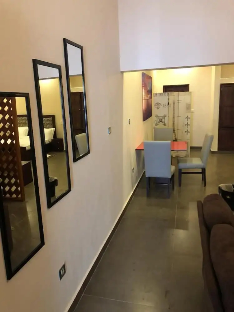 Four Season GUESTHOUSE