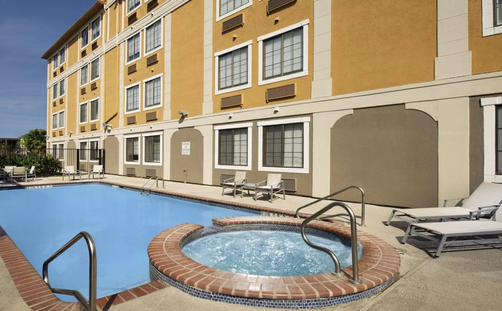Holiday Inn Express & Suites San Antonio-Dtwn Market Area by IHG