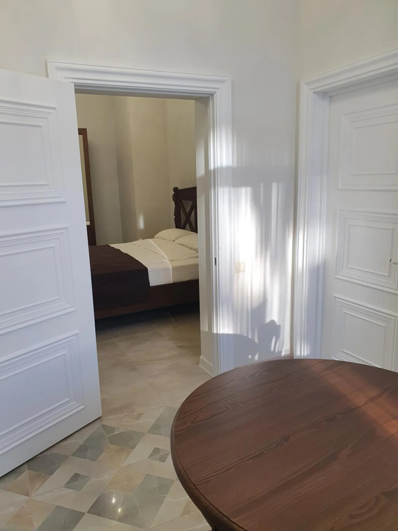 Anna and King  (on Zheleznodorozhnoy)