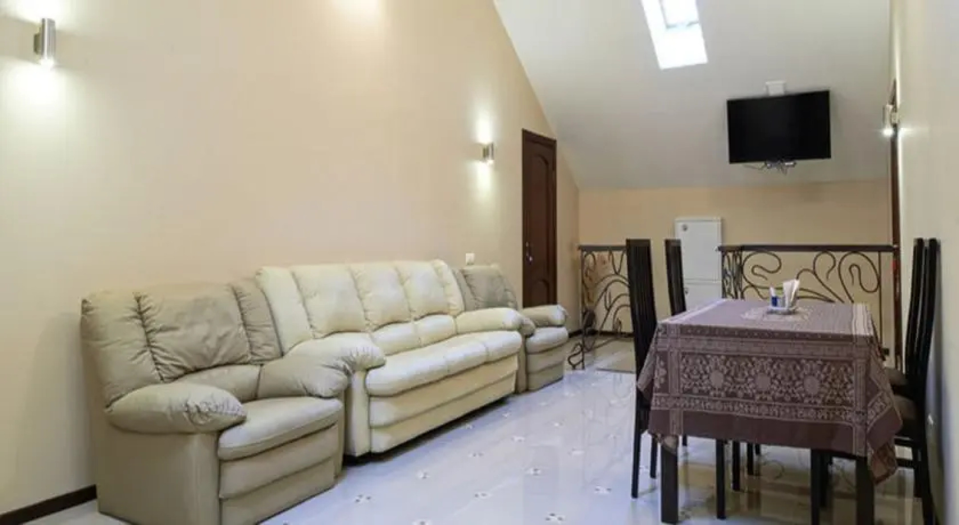 Нерл ФроОтель