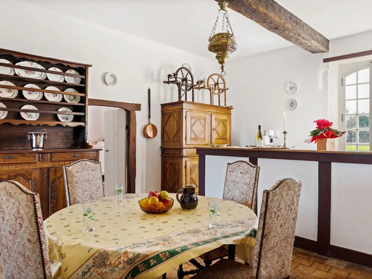 Guest room in a lavish castle in Allier